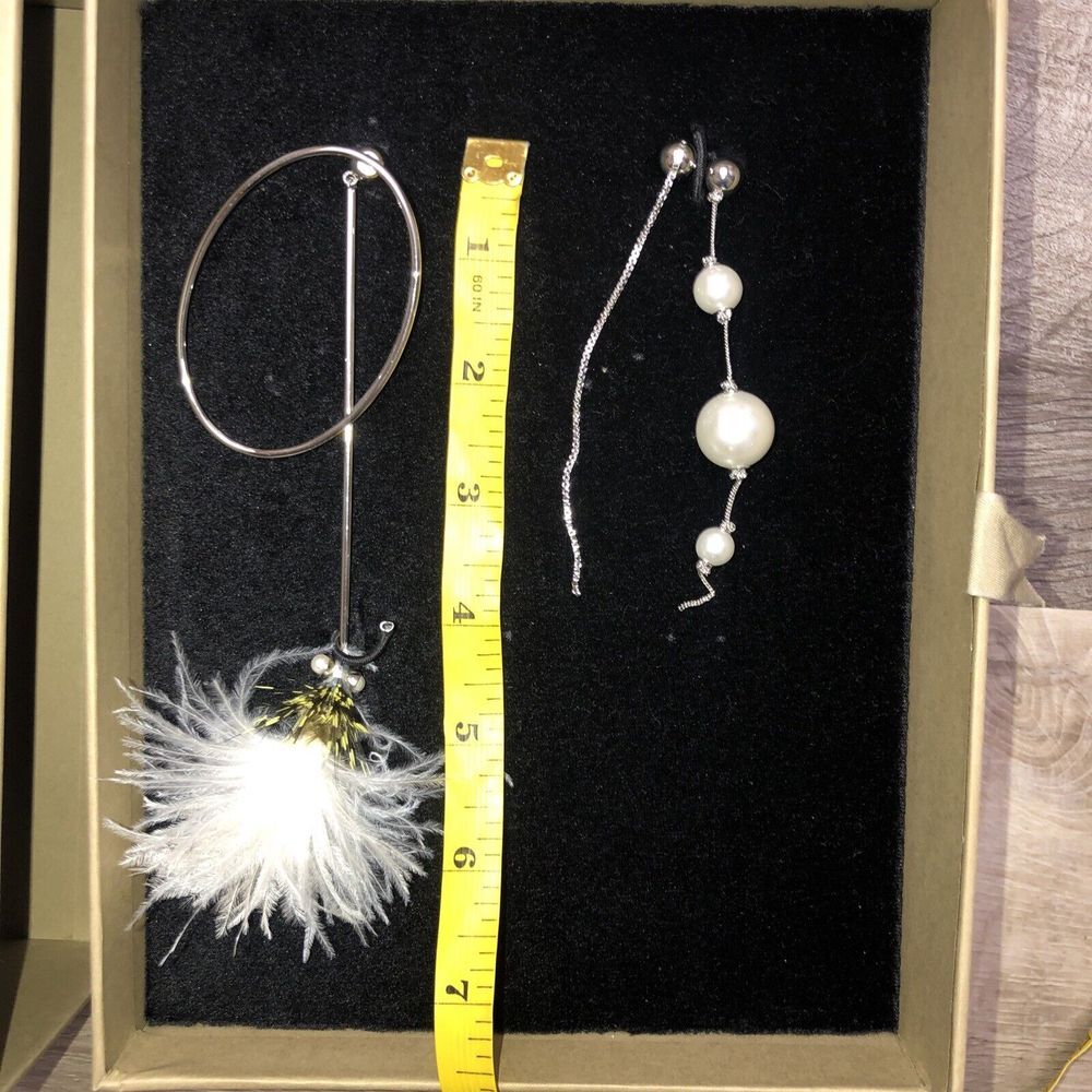 Burberry Asymmetrical Silver Tone Earrings Ostrich Feather Pearl Chain Drop NIB - Picture 15 of 15